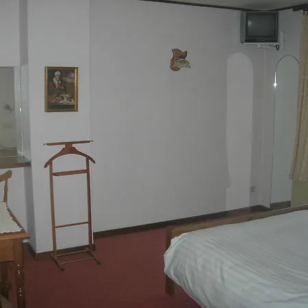 Hotel Hostellerie Du Cerf 3*